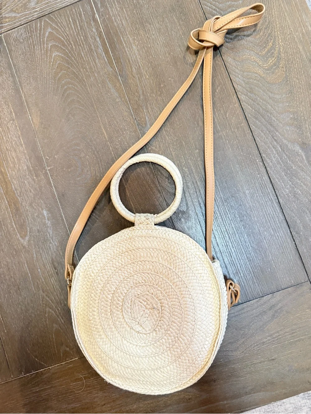 N/A stylish round